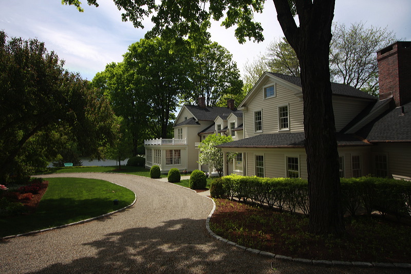 Exterior driveway of the painted house.